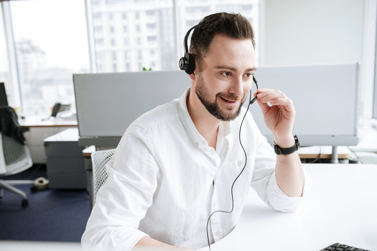 Untitled design (19) Client manager on the phone with a client